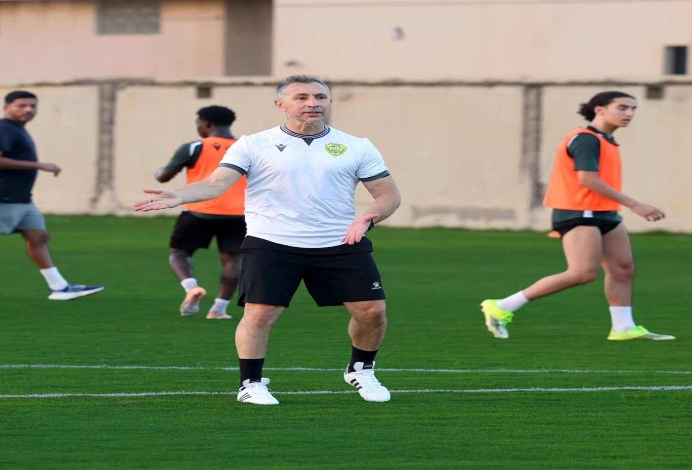 أكاديمية الوصل لكرة القدم تدشن أولى ورشها الفنية لمدربيها 
