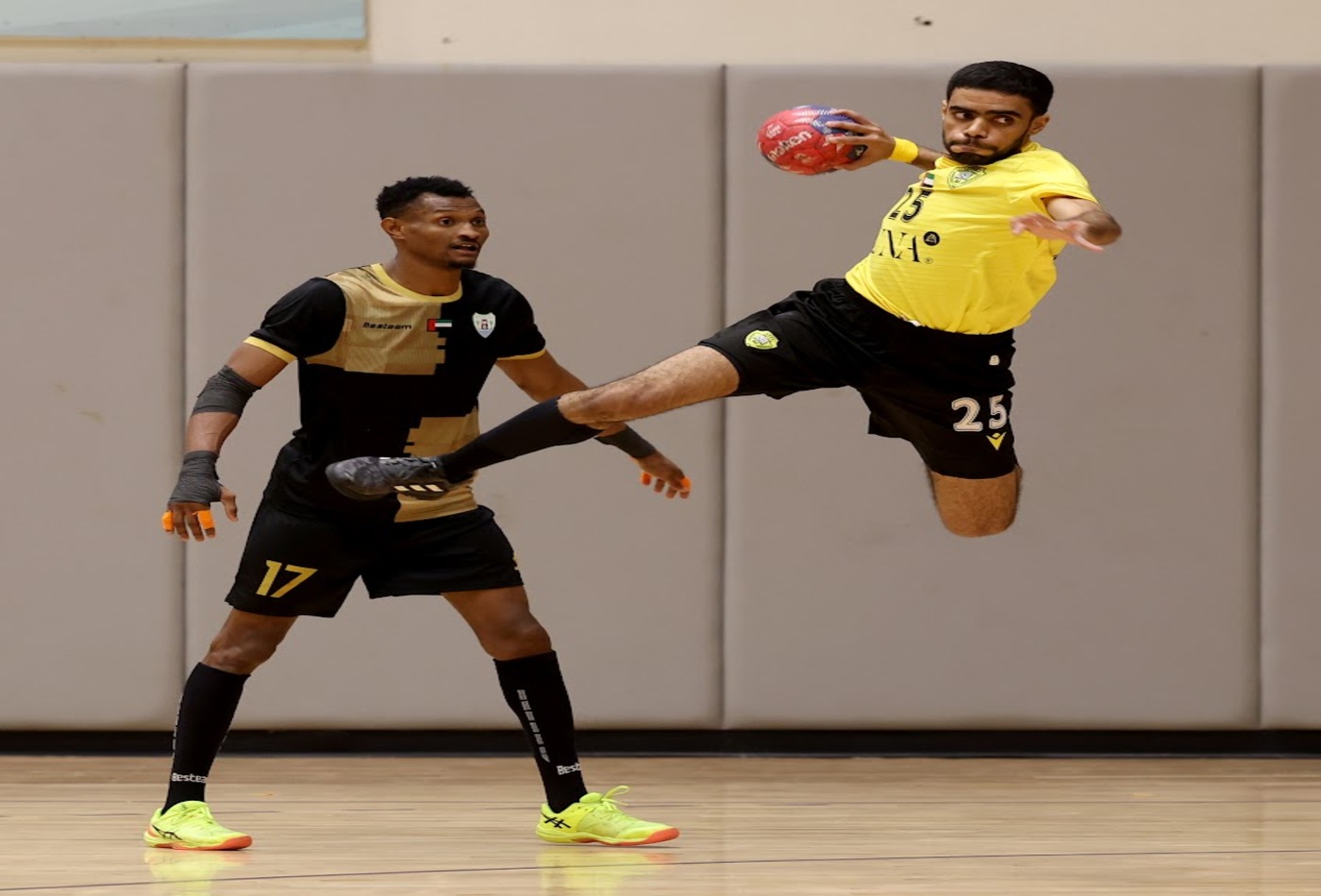 الإمبراطور يحجز بطاقة نصف النهائي في كأس الوطن لكرة اليد
