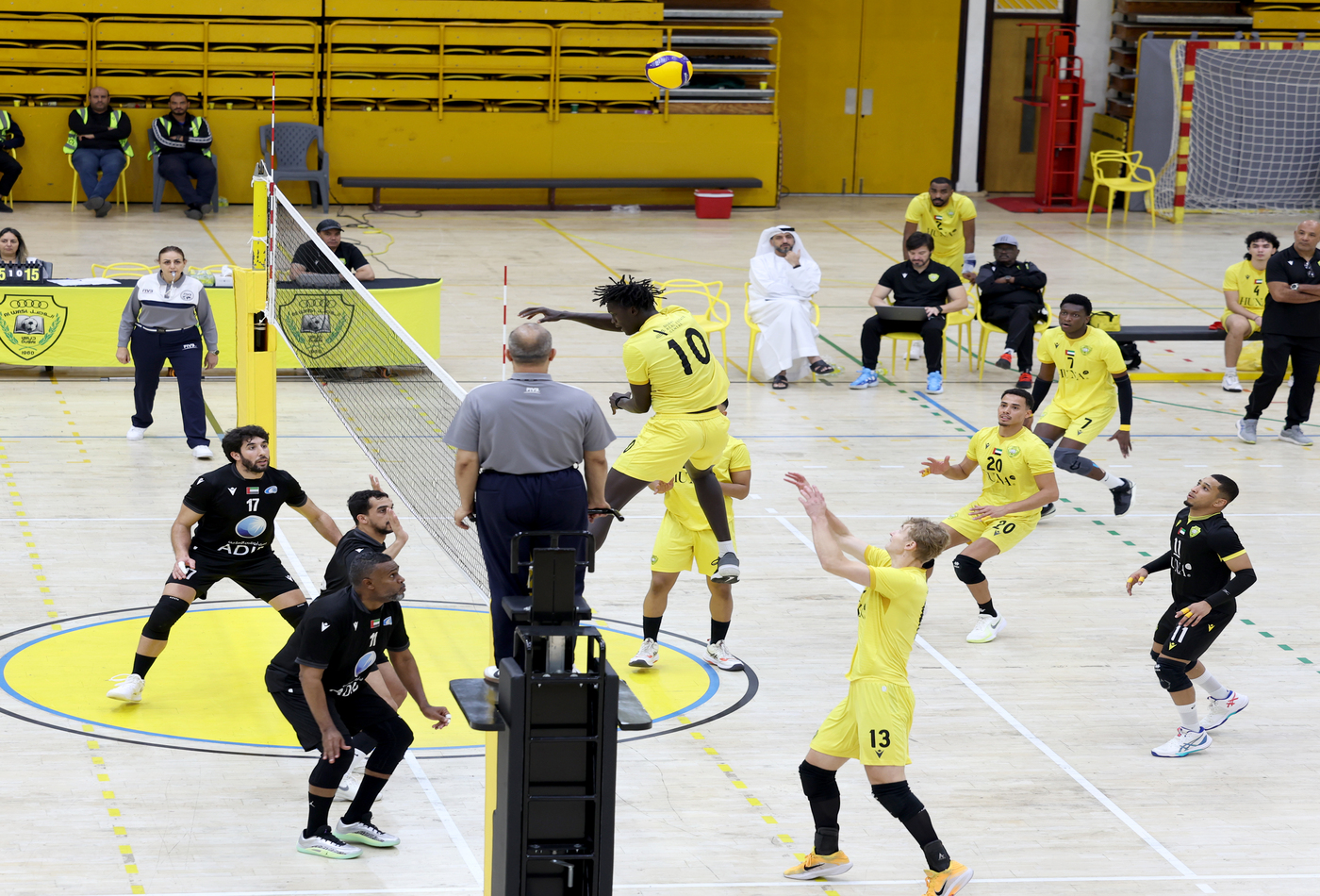 فوز فريق طائرة رجال الوصل على بني ياس في الدوري