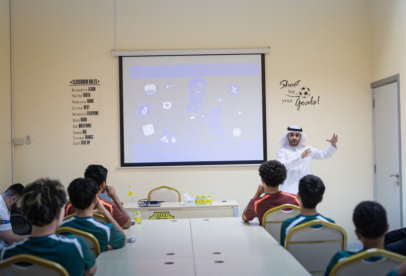 ورشة تدريب إعلامي للاعبي أكاديمية الوصل بالتعاون مع رابطة المحترفين الإماراتية