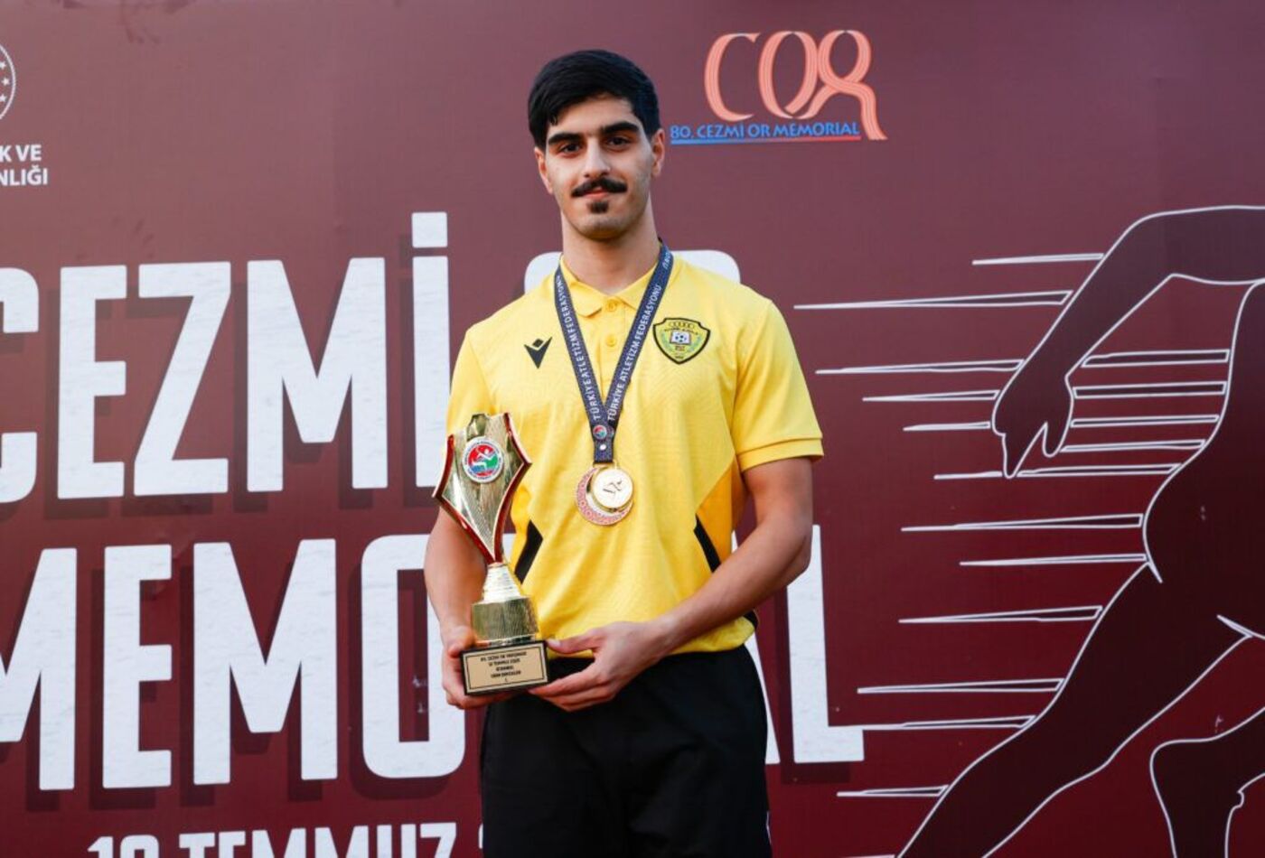 لاعب الوصل علي حاجي يظفر بالميدالية الذهبية في بطولة إنكا لألعاب القوى بإسطنبول