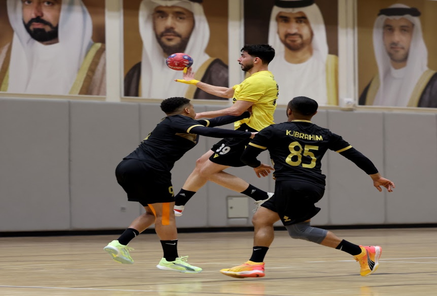 الإمبراطور يحجز بطاقة نصف النهائي في كأس الوطن لكرة اليد